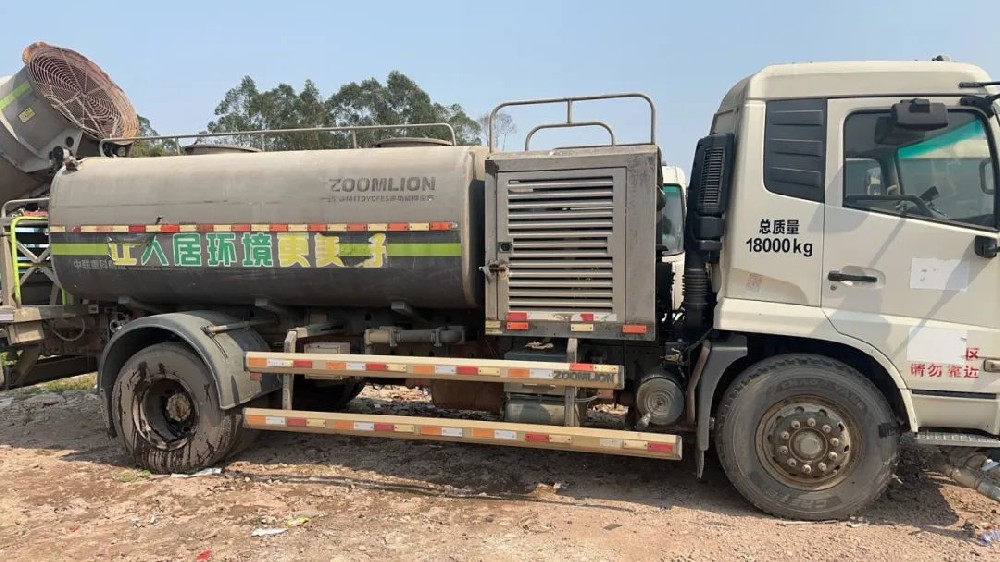 小荷二手环卫车丨中联牌雾炮车